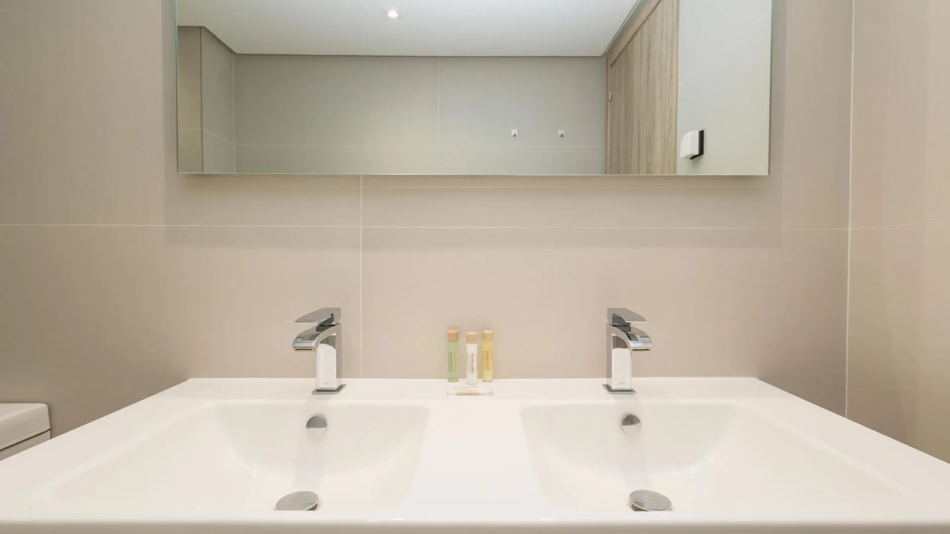 Modern Apartment, With Large Private Terrace, Bbq And Panoramic Sea Views, In Residencial Botanic, Benahavis Apartment