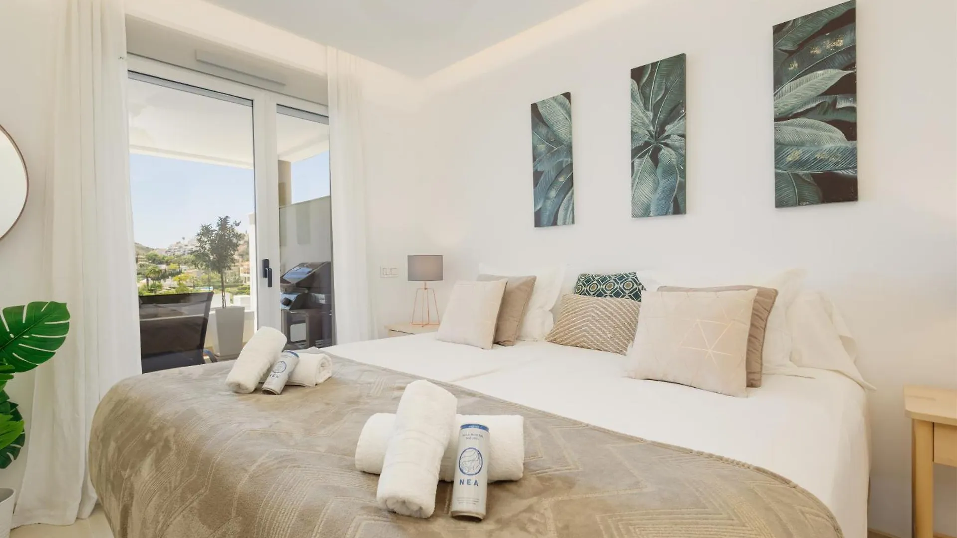 Modern Apartment, With Large Private Terrace, Bbq And Panoramic Sea Views, In Residencial Botanic, Benahavis Apartment