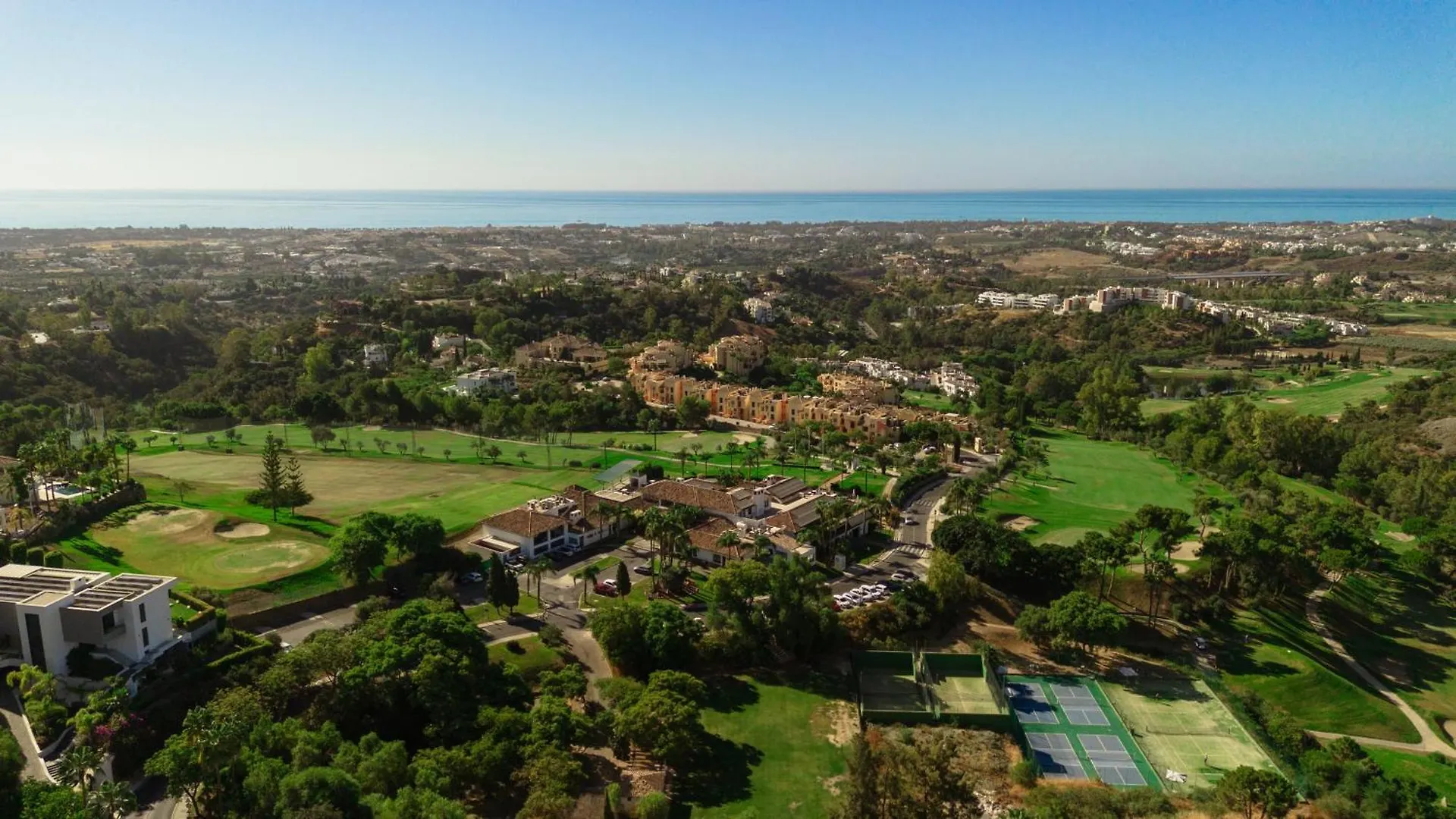 Modern Apartment, With Large Private Terrace, Bbq And Panoramic Sea Views, In Residencial Botanic, Benahavis Apartment